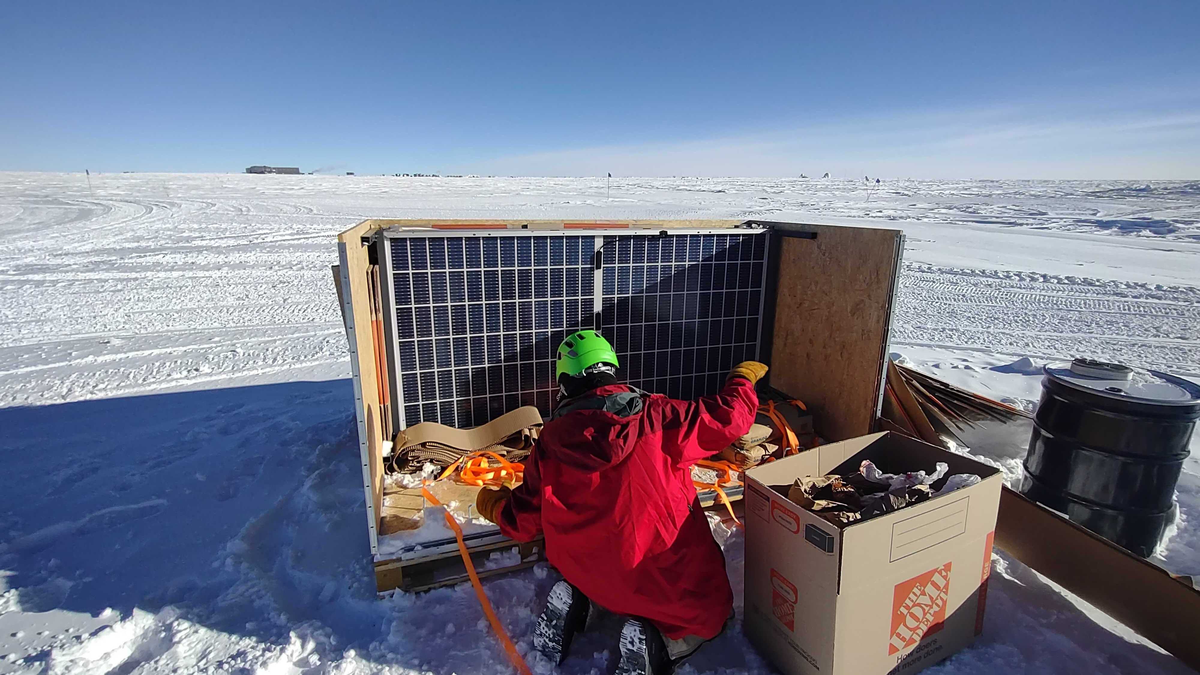 Solar panel field photo 1